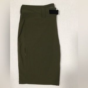 REI M 40 Hiking Short in Olive - 10" inseam